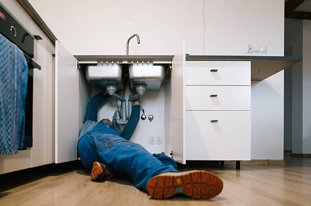 Professional Leak Detection technician working in Windsor, IL
